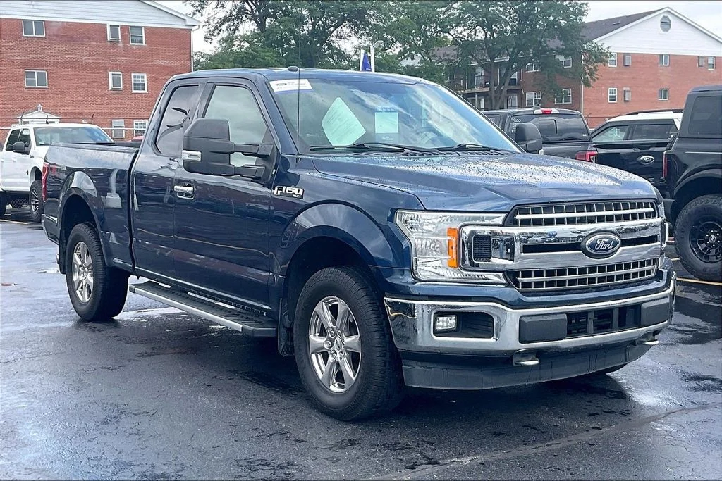 Used 2018 Blue Ford XLT image 34