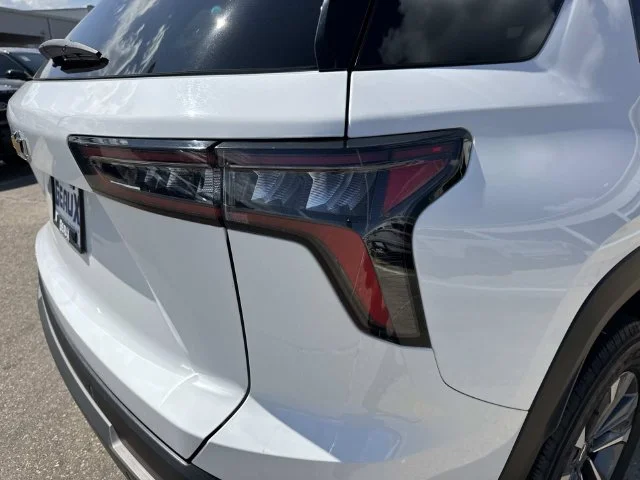 Used 2025 White Chevrolet LT image 23