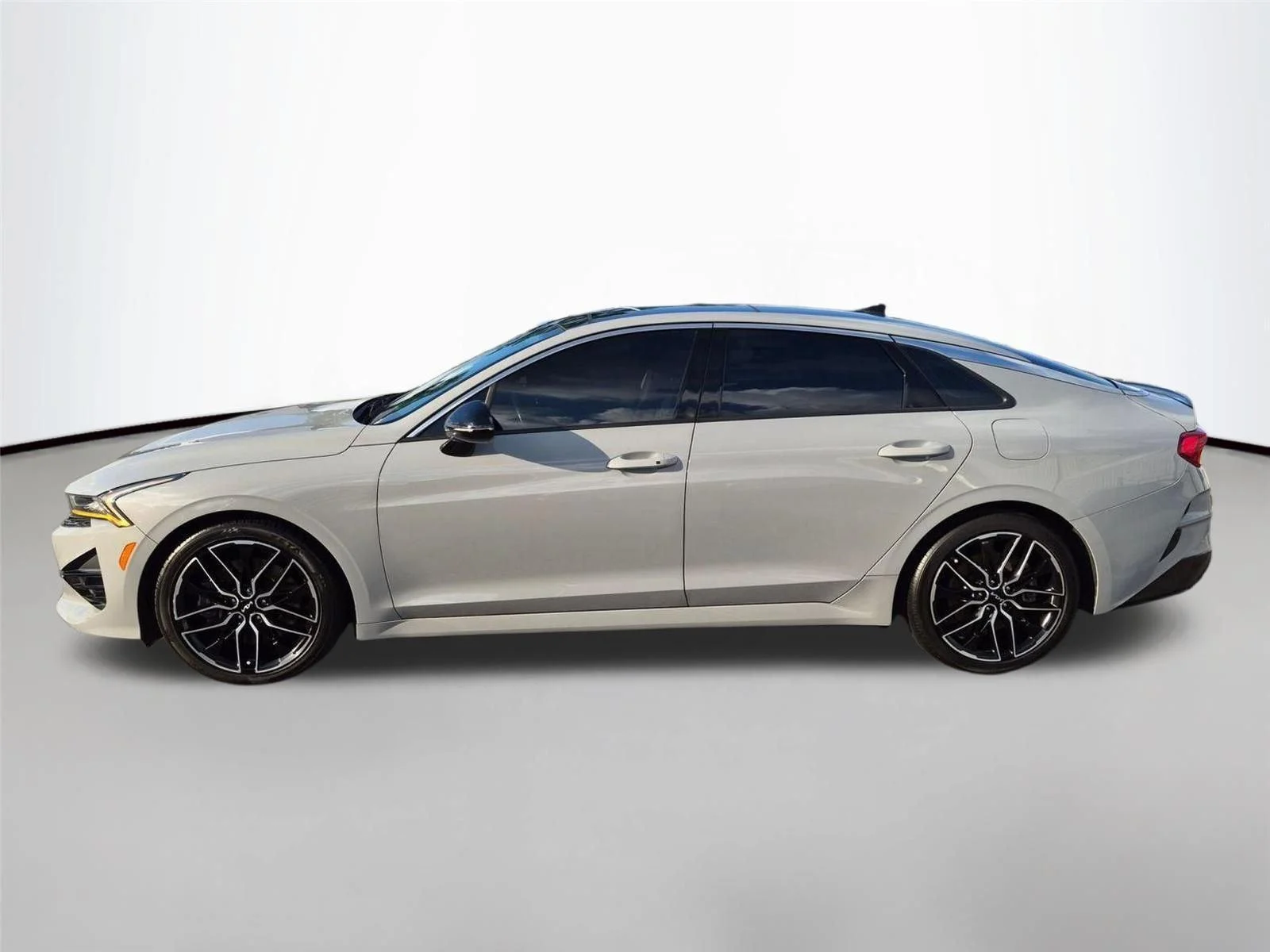 Used 2024 Wolf Gray Kia GT image 8