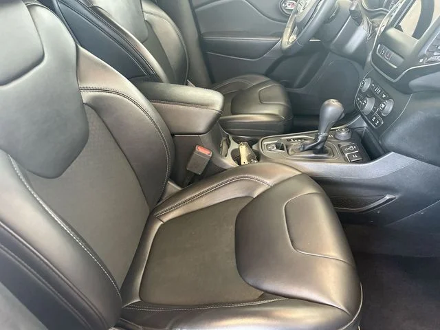 Used 2019 Black Jeep Latitude Plus image 25