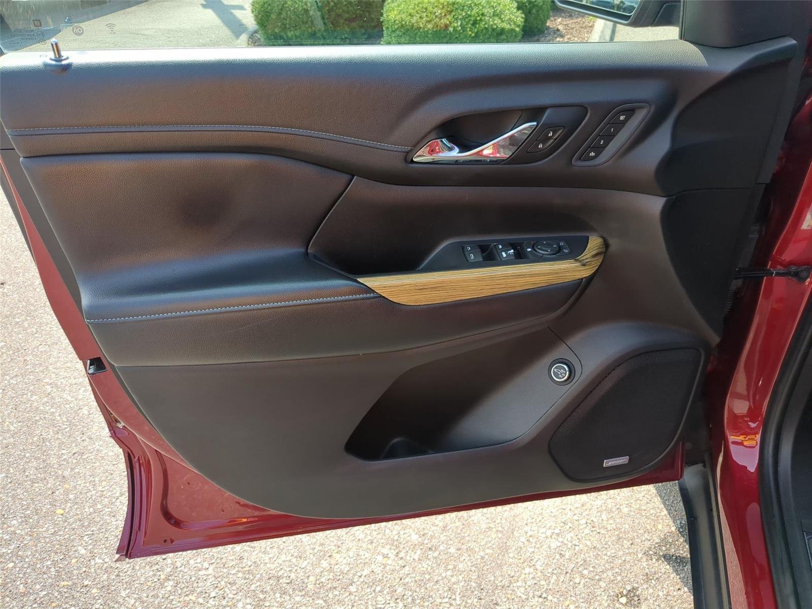 Used 2019 Red Quartz Tintcoat GMC Denali image 12
