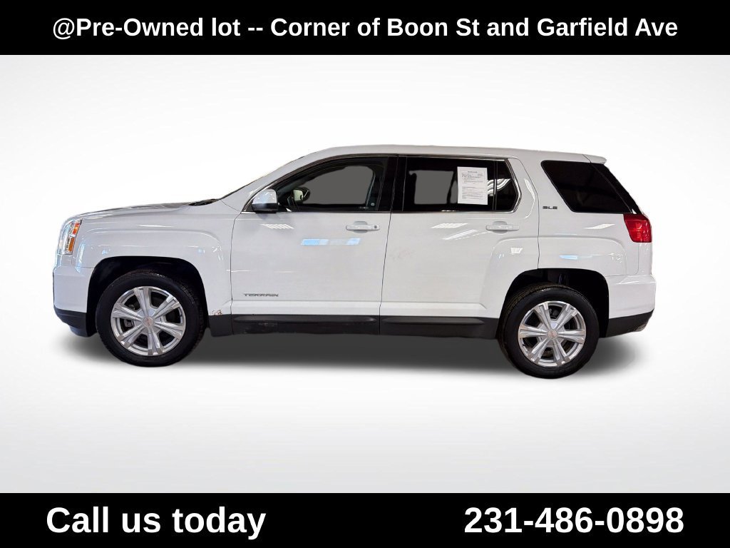 Used 2017 SUMMIT WHITE GMC SLE image 2