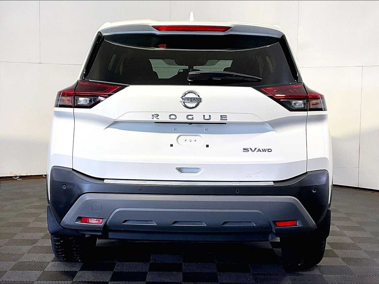 Used 2021 Pearl White Tricoat Nissan SV image 6