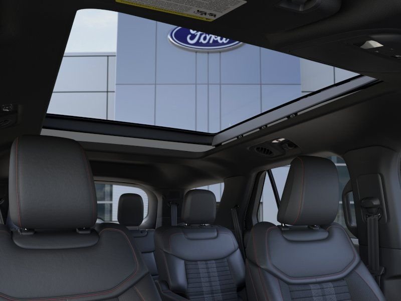 New 2026 Star White Metallic Tri-Coat Ford ST-Line image 22