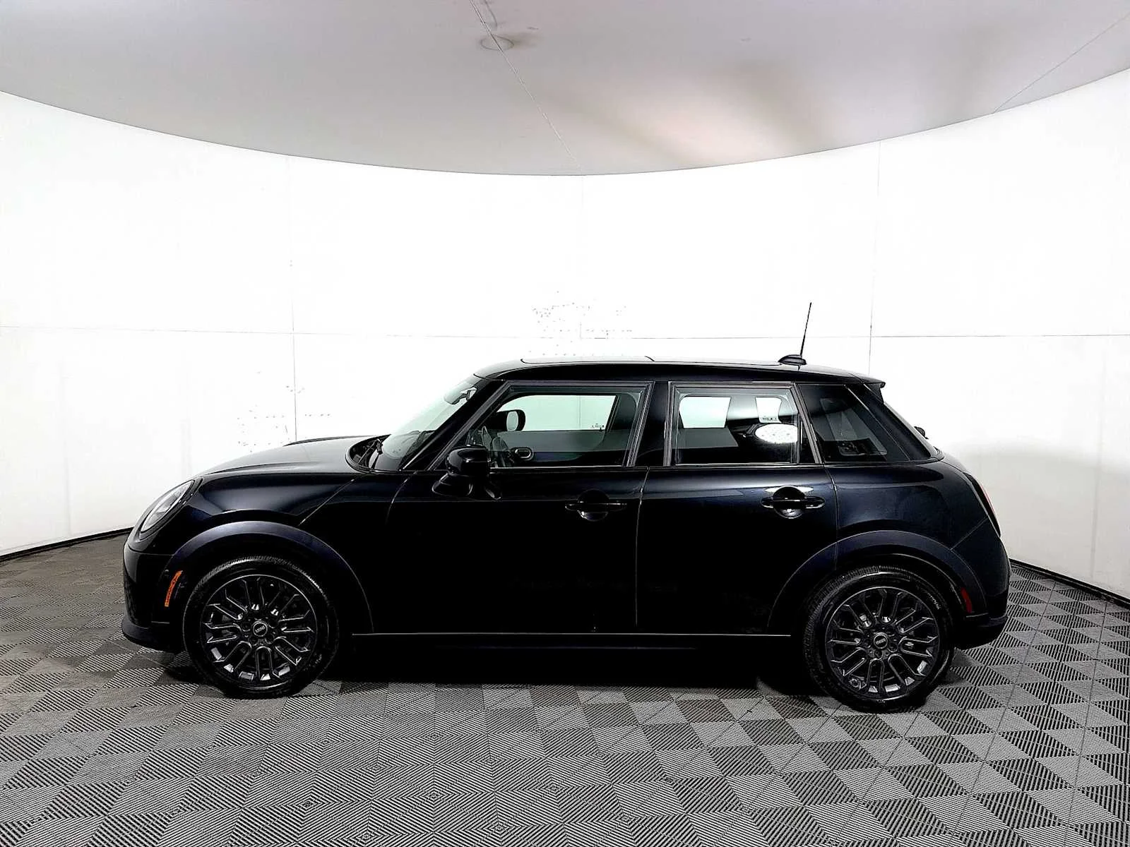 2026 MINI Hardtop 4 Door - Photo 4