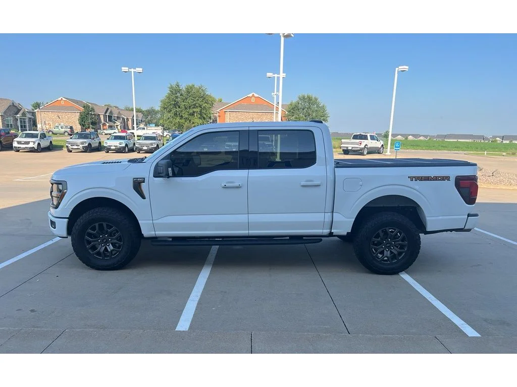 Used 2025 Oxford White Ford Tremor image 5