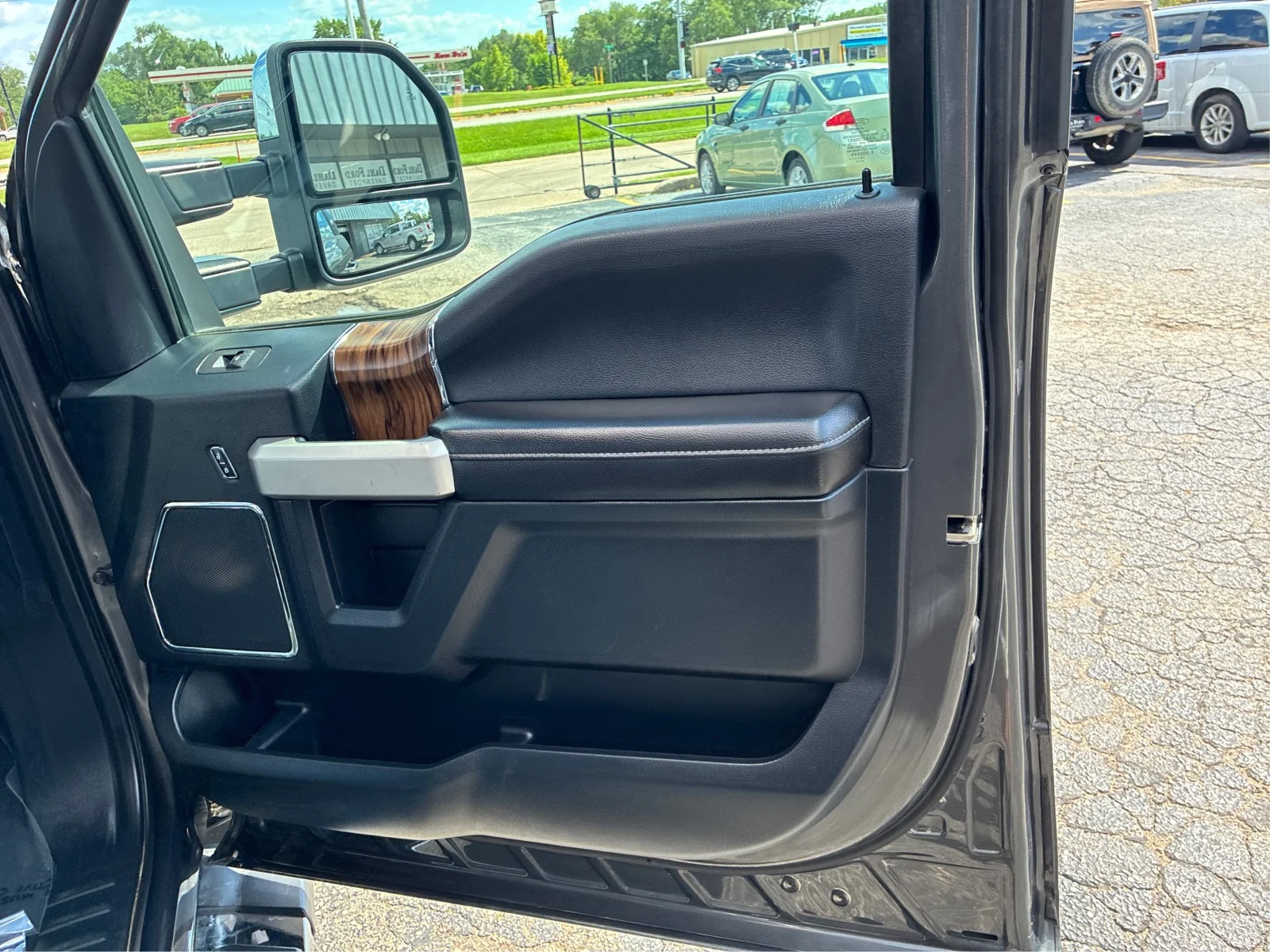 Certified Used 2019 Magnetic Metallic Ford LARIAT image 20