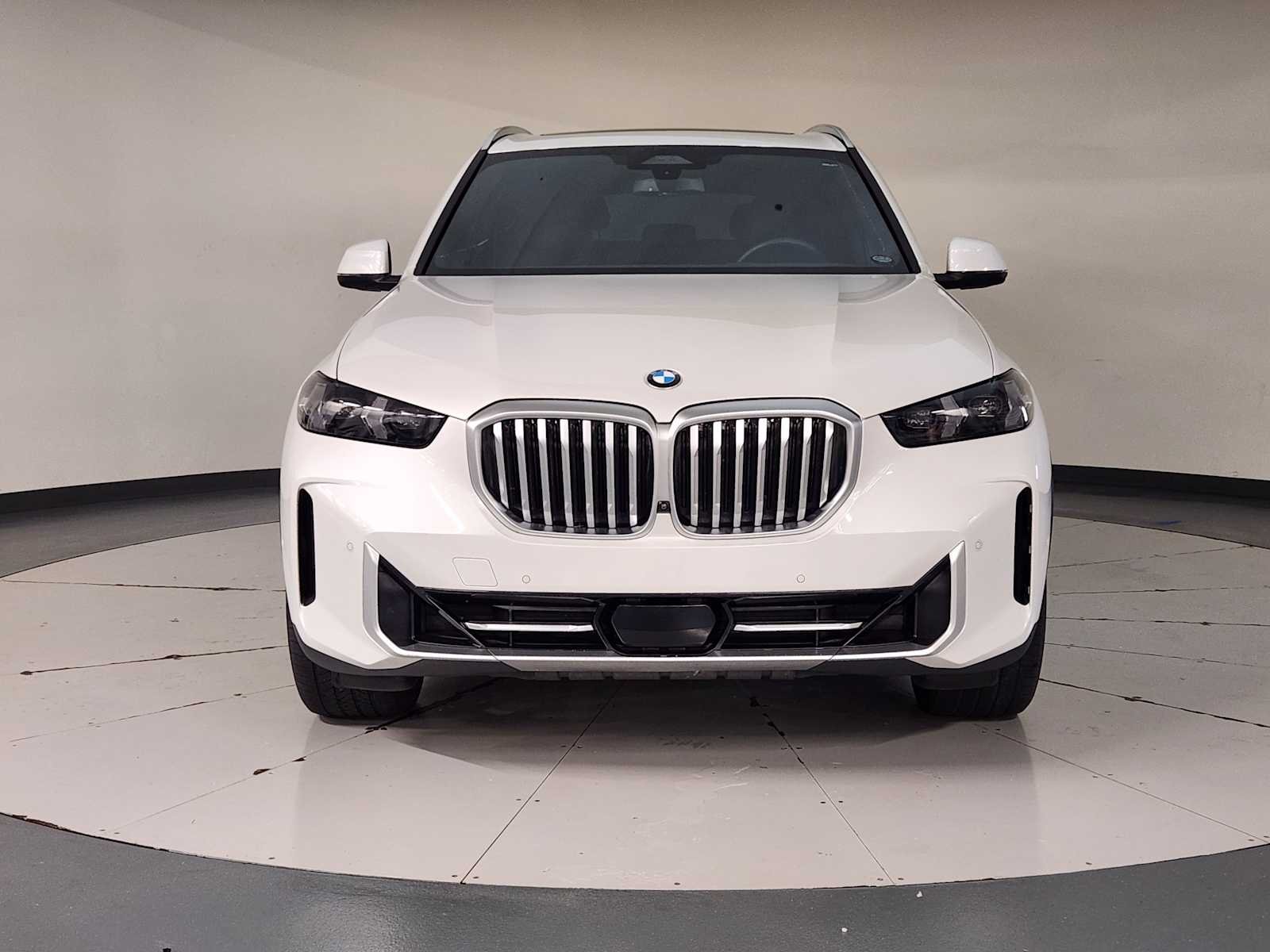 Used 2024 Mineral White Metallic BMW xDrive40i image 9