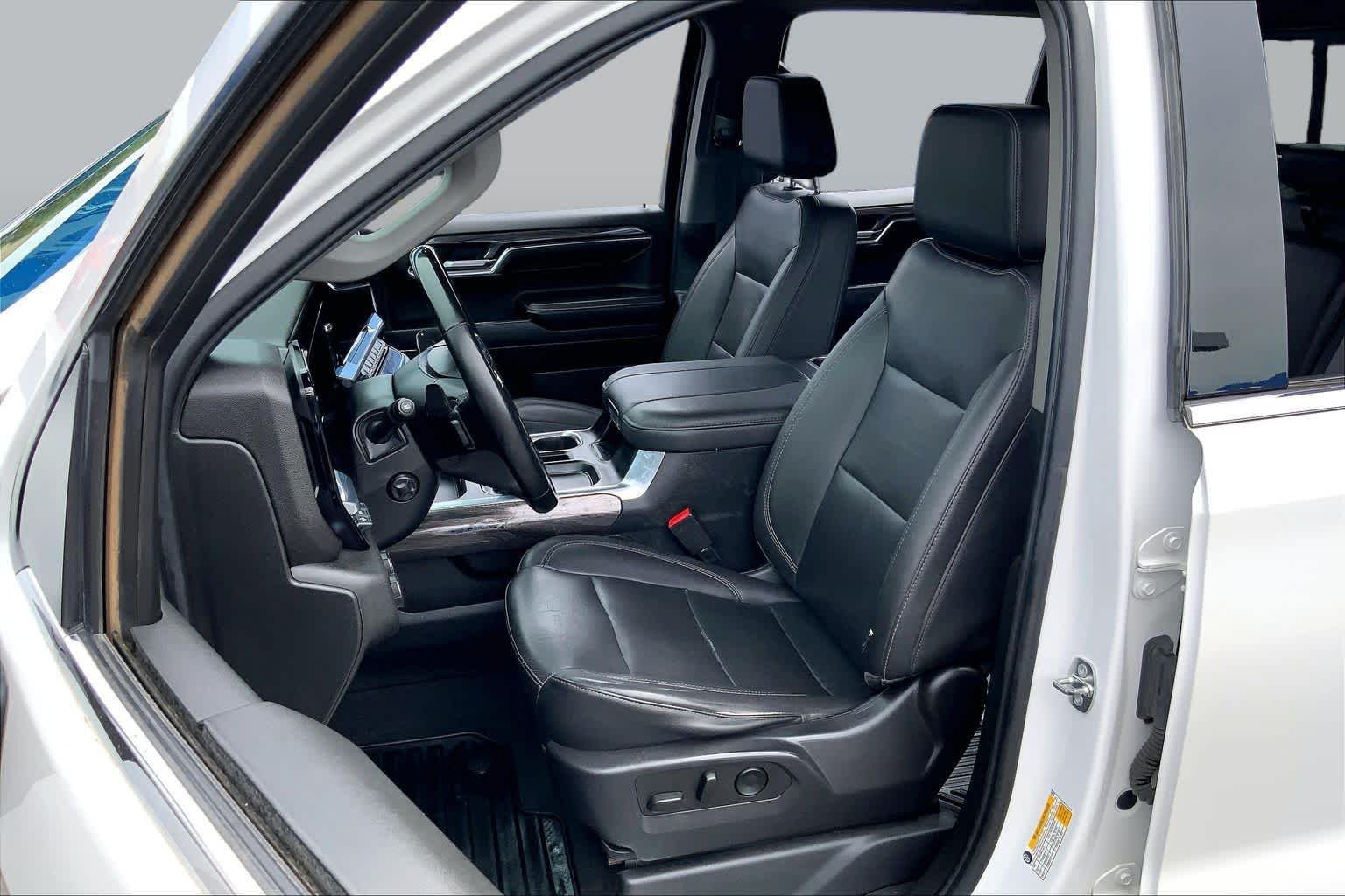 Used 2023 Iridescent Pearl Tricoat Chevrolet LTZ image 6