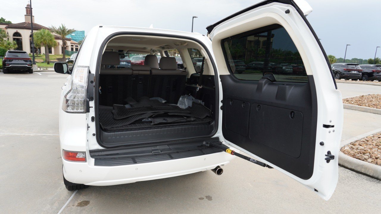 Certified Used 2023 EMINENT WHITE PEARL Lexus GX 460 Premium image 39