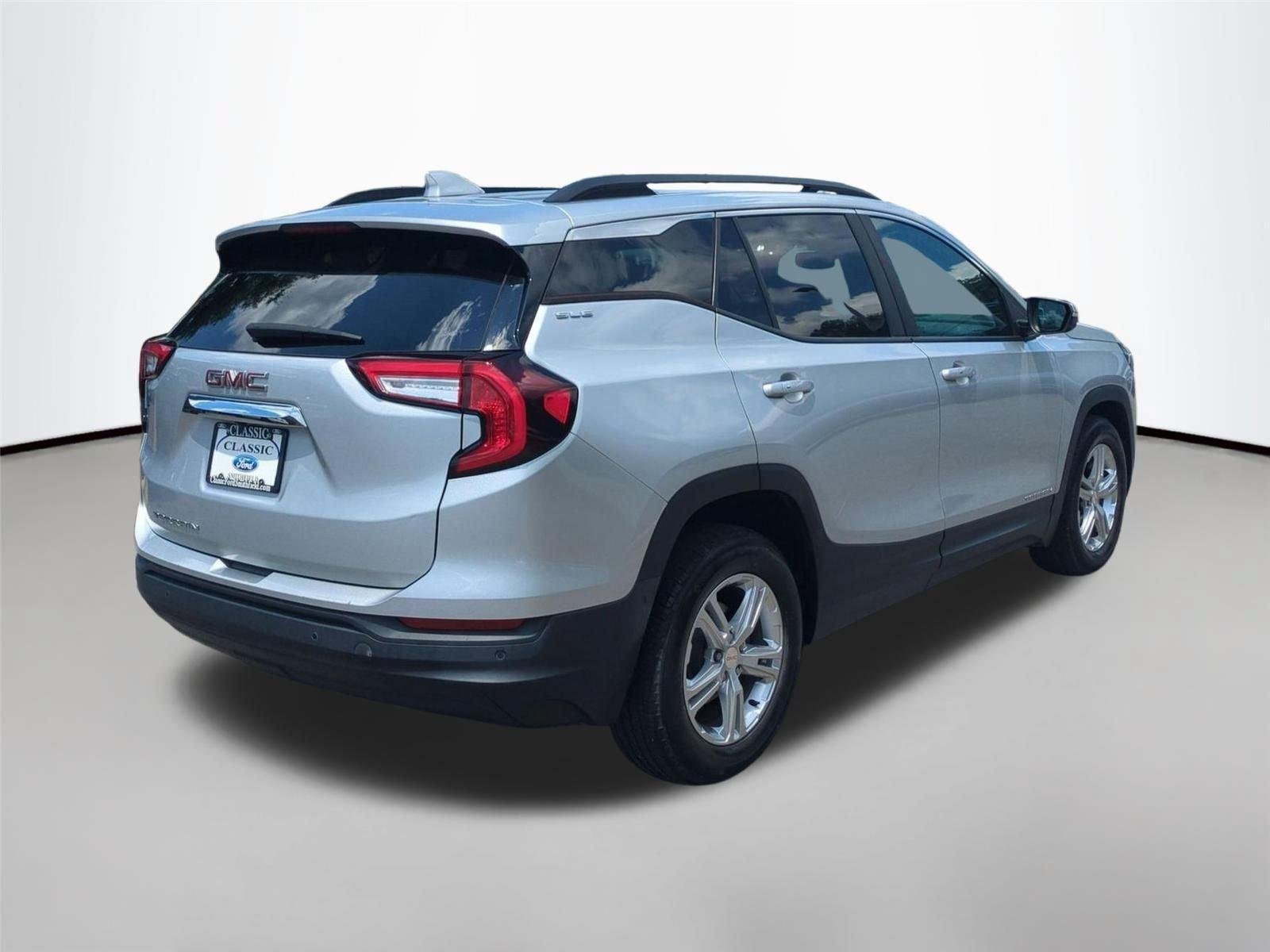 Used 2022 Quicksilver Metallic GMC SLE image 5
