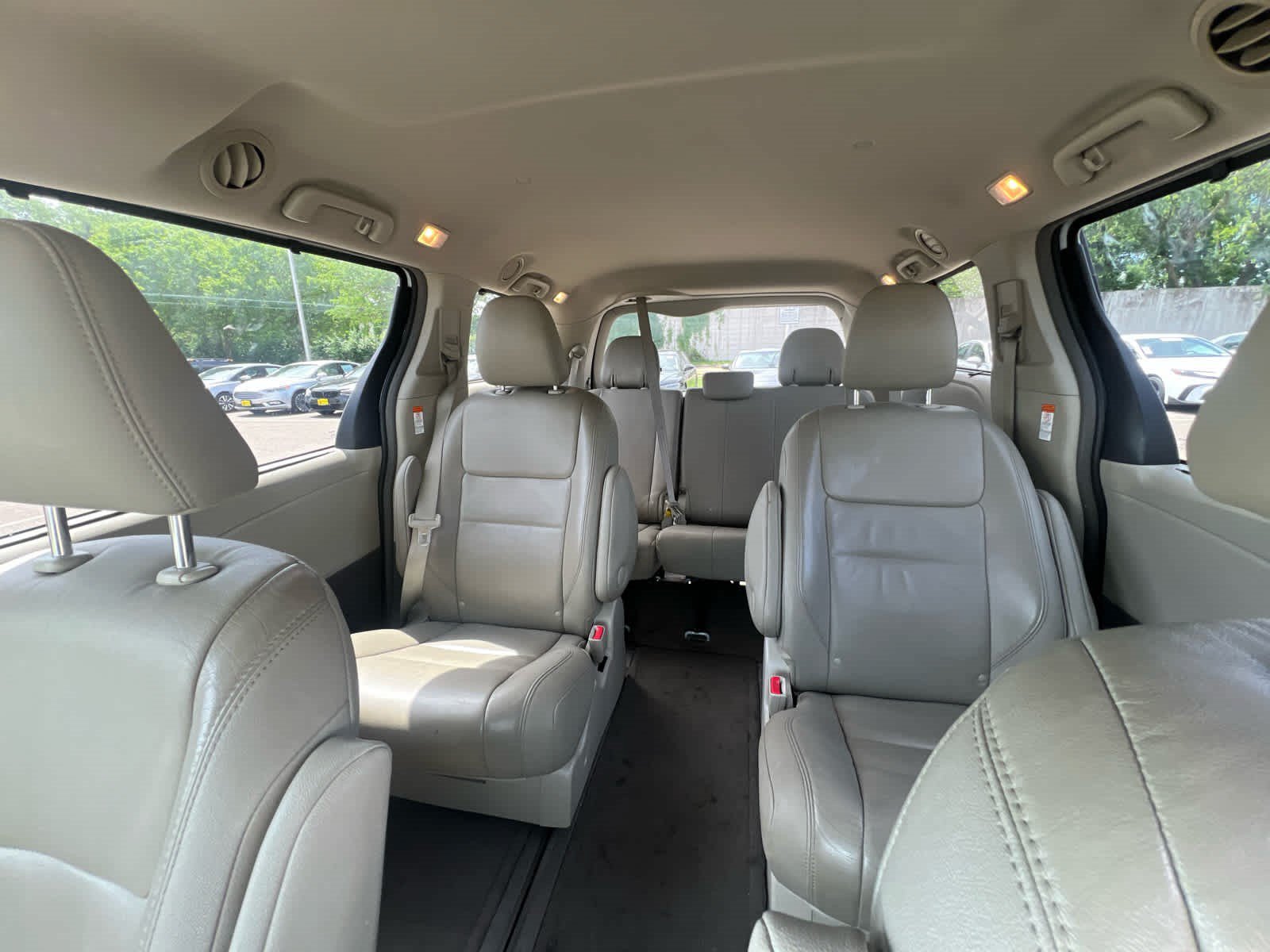 Used 2017 Blizzard Pearl Toyota XLE image 9