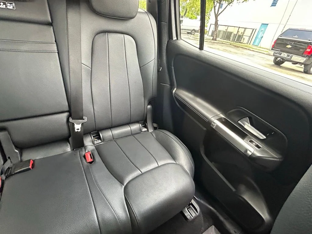 Used 2022  Mercedes-Benz GLB 250 image 14