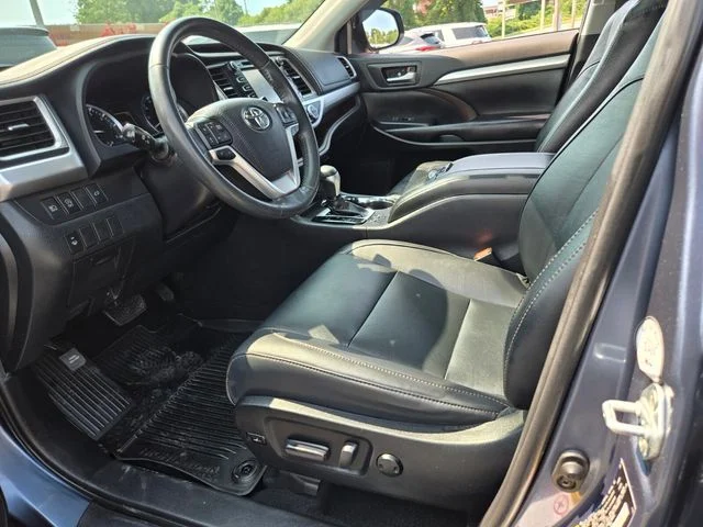 Used 2019 Blue Toyota XLE image 10