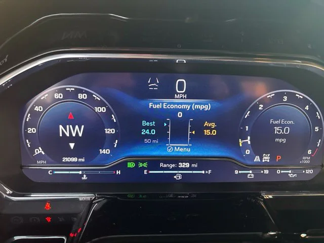 Used 2025 Summit White Chevrolet RST image 11
