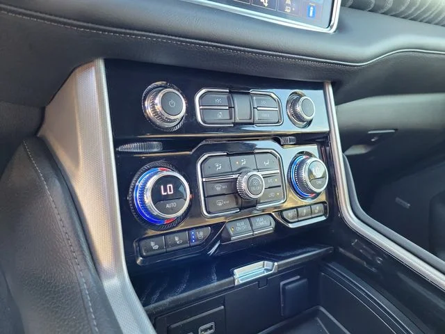 Used 2023 Silver GMC Denali image 31