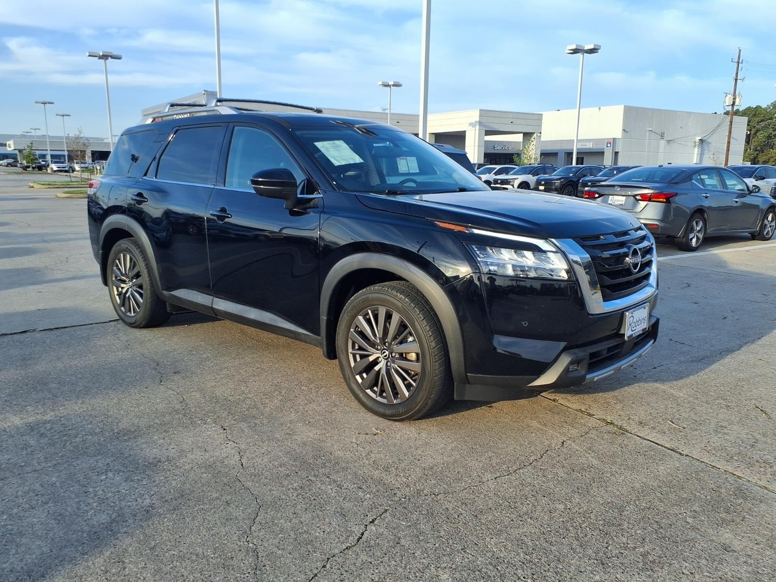 2022 Nissan Pathfinder SL Black at Robbins Nissan