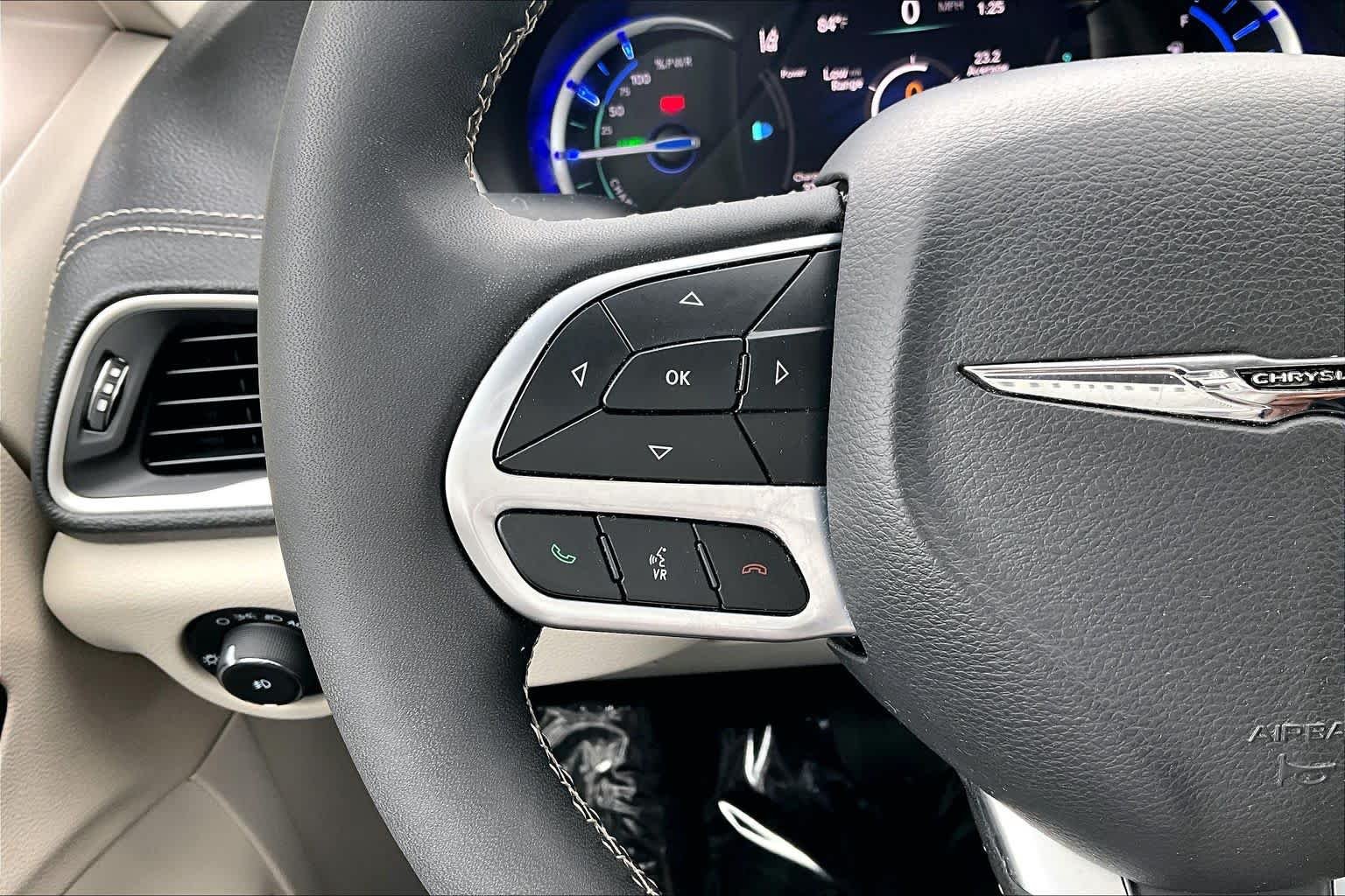Used 2024 Bright White Clearcoat Chrysler Hybrid Select image 24