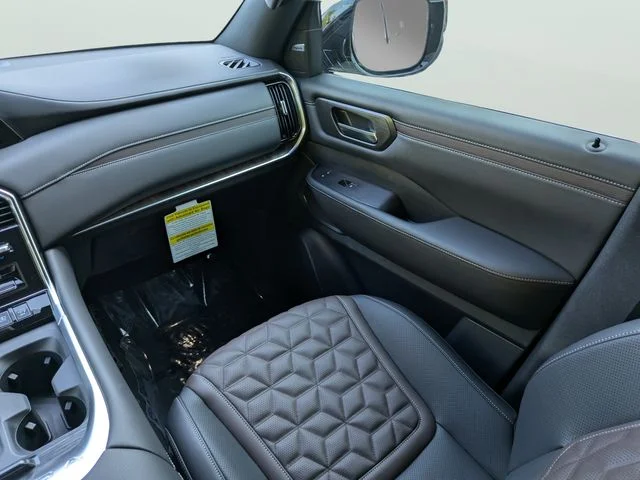 New 2026 Everest White TriCoat Nissan Platinum Reserve image 15