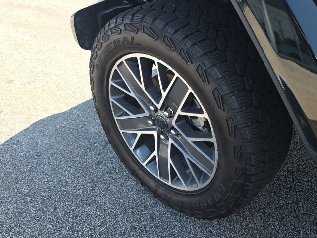 Used 2024 Black Clearcoat Jeep High Altitude image 12