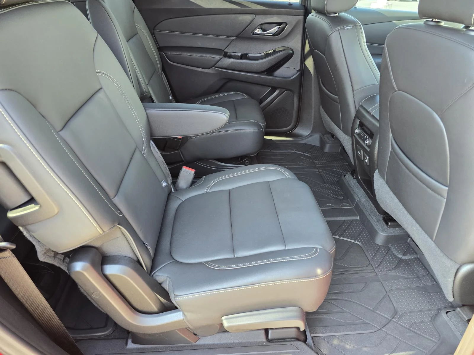Used 2023 RADIANT RED TINTCOAT Chevrolet LT Leather image 21