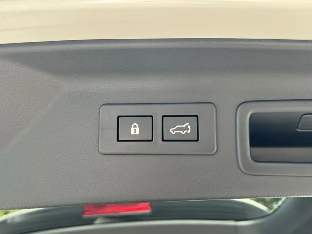 Used 2025 White Subaru Limited image 40