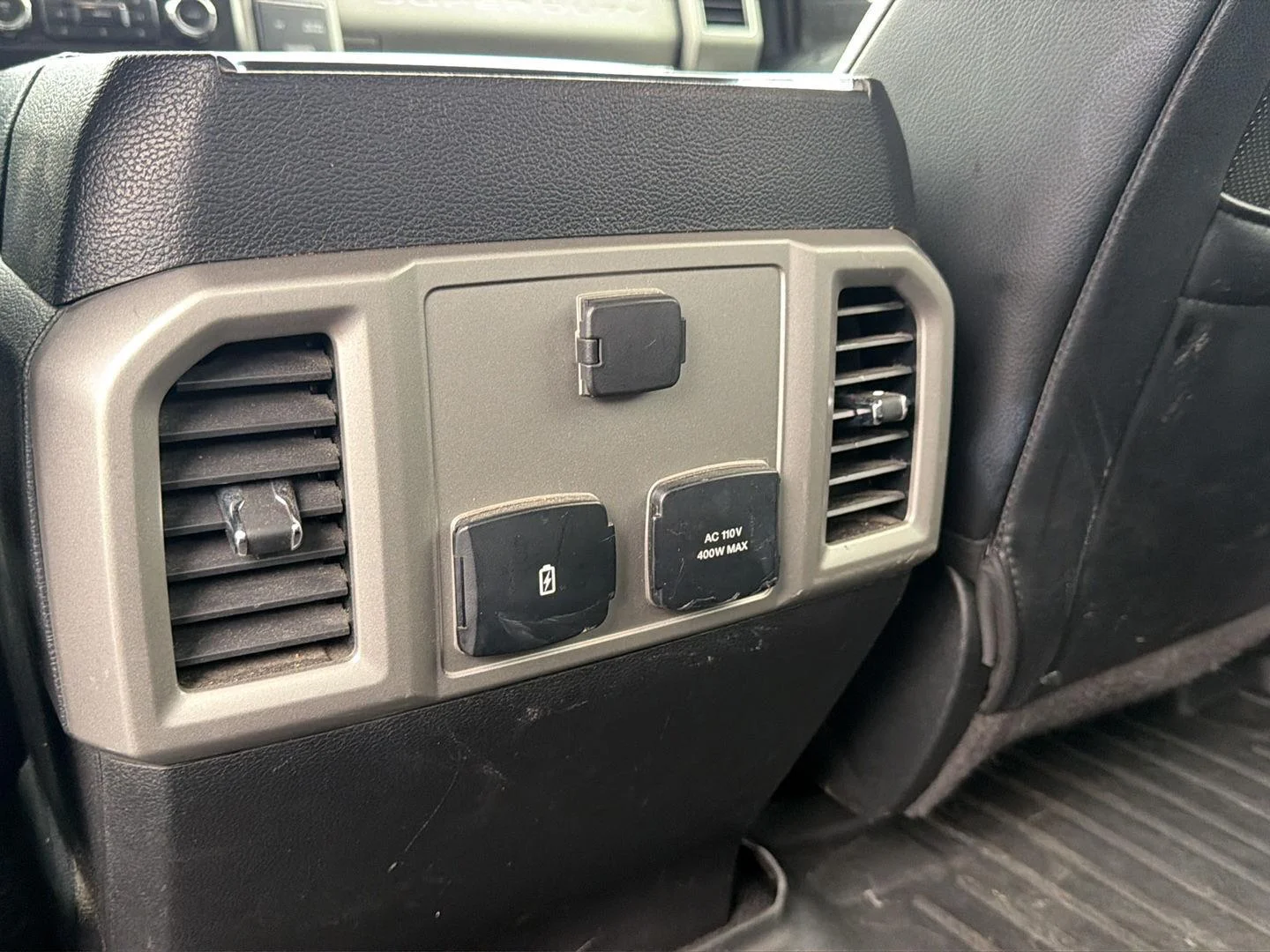 Used 2019 Magnetic Ford Lariat image 24