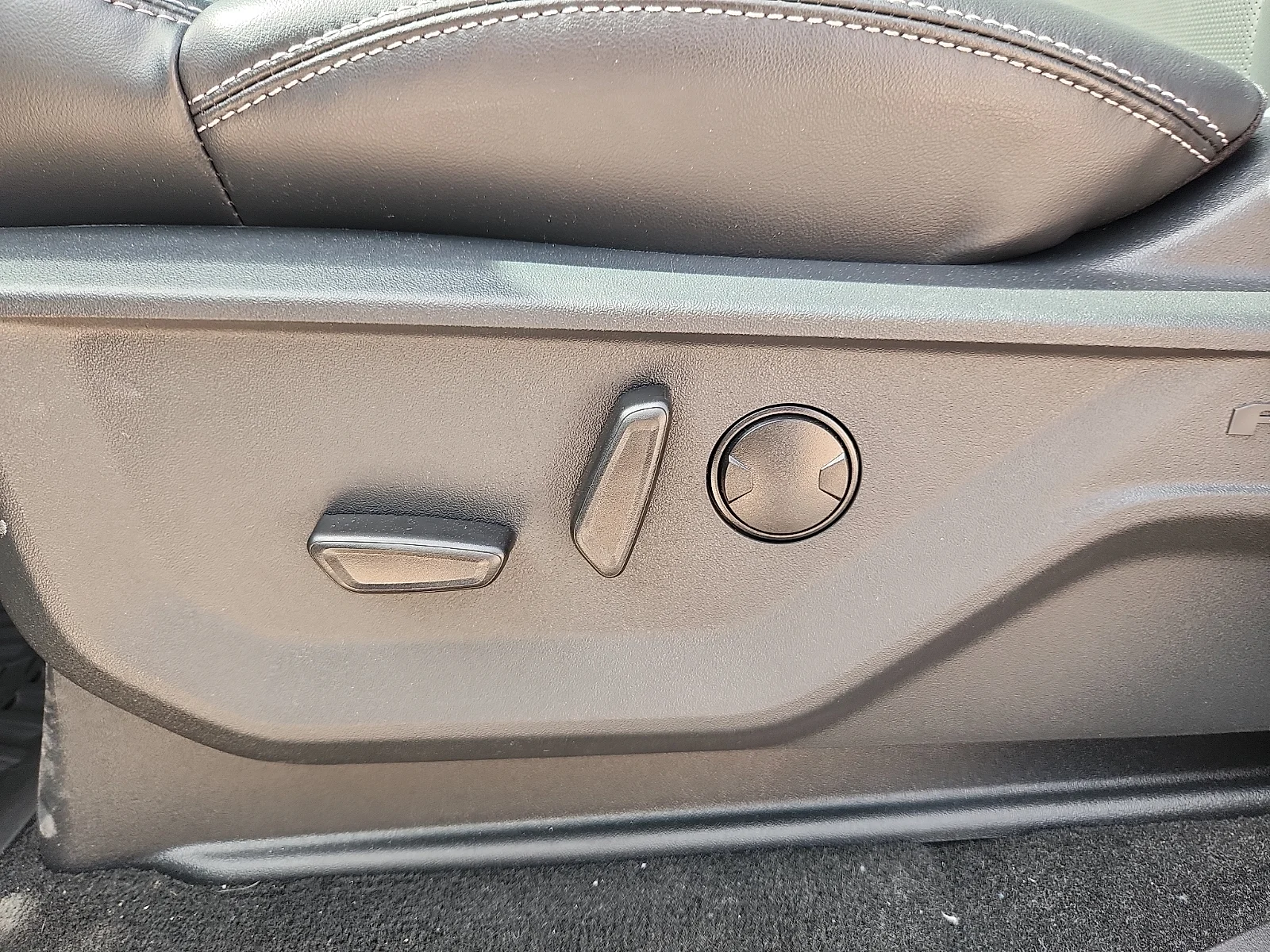 New 2026 Space Silver Metallic Ford MAX Platinum® image 16