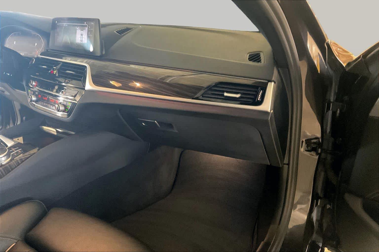 Used 2020 Dark Graphite Metallic BMW 540i image 16