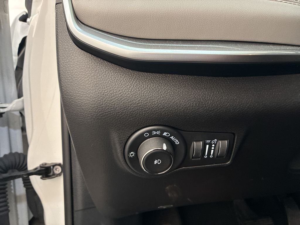 Used 2025 White Jeep Limited image 29
