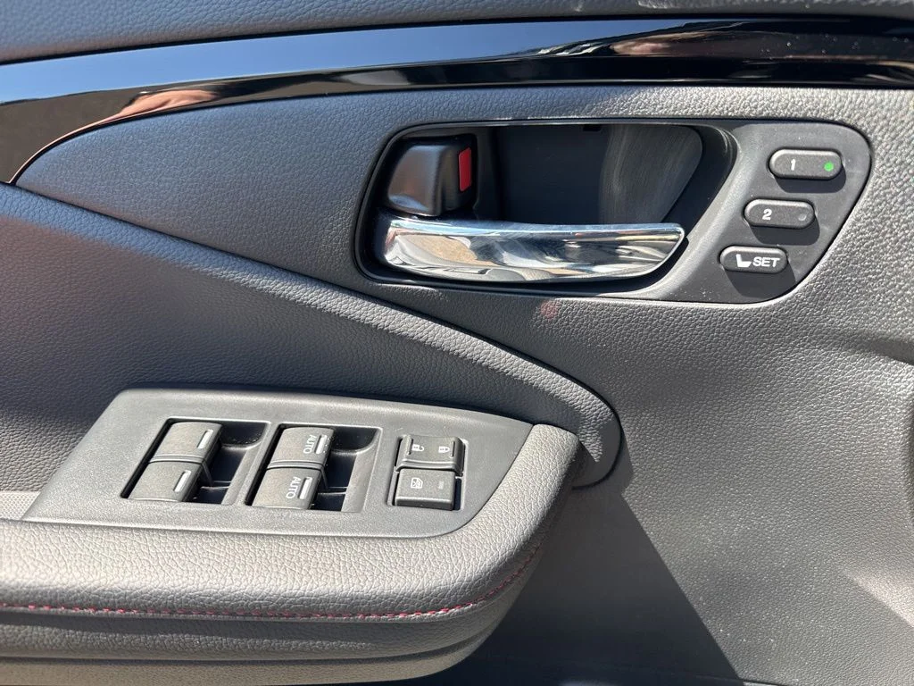 New 2026 Sonic Gray Pearl Honda Black Edition image 38