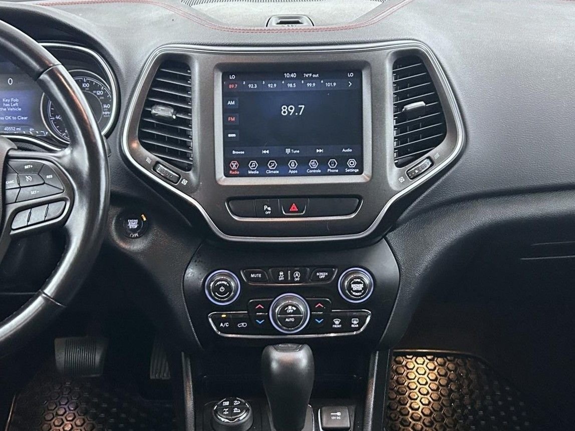 Used 2020 Red Jeep Trailhawk image 12