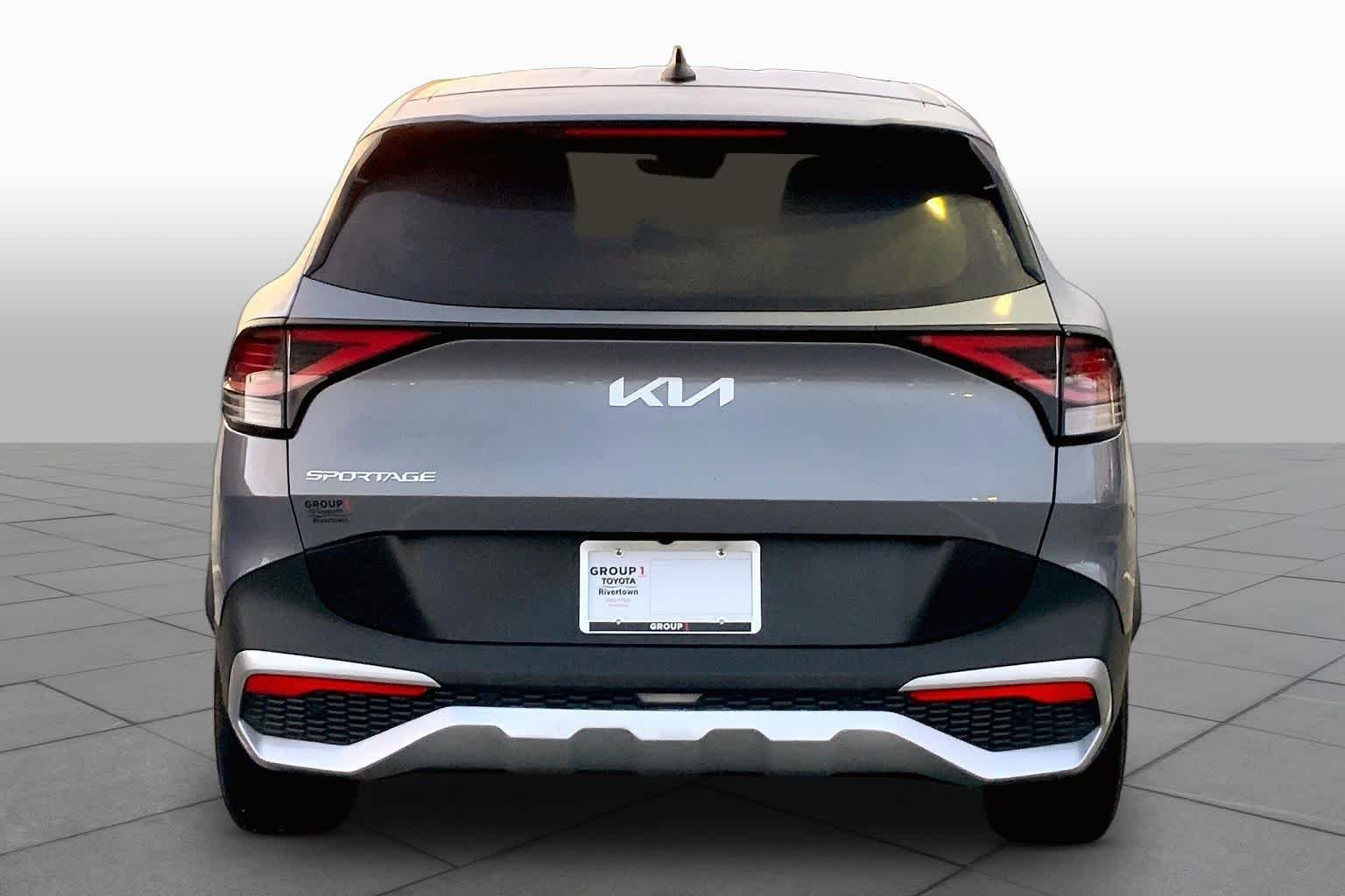 Used 2025 Everlasting Silver Kia LX image 5