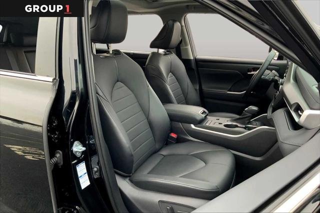 Certified Used 2021 MIDNIGHT BLACK METALLIC Toyota  image 8