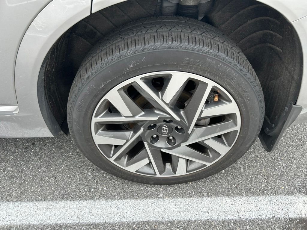 Used 2023 Silver Hyundai Calligraphy image 9