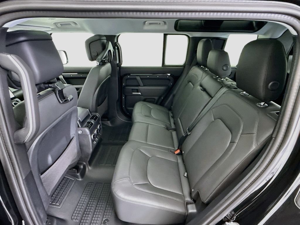 New 2026 Santorini Black Land Rover S image 21