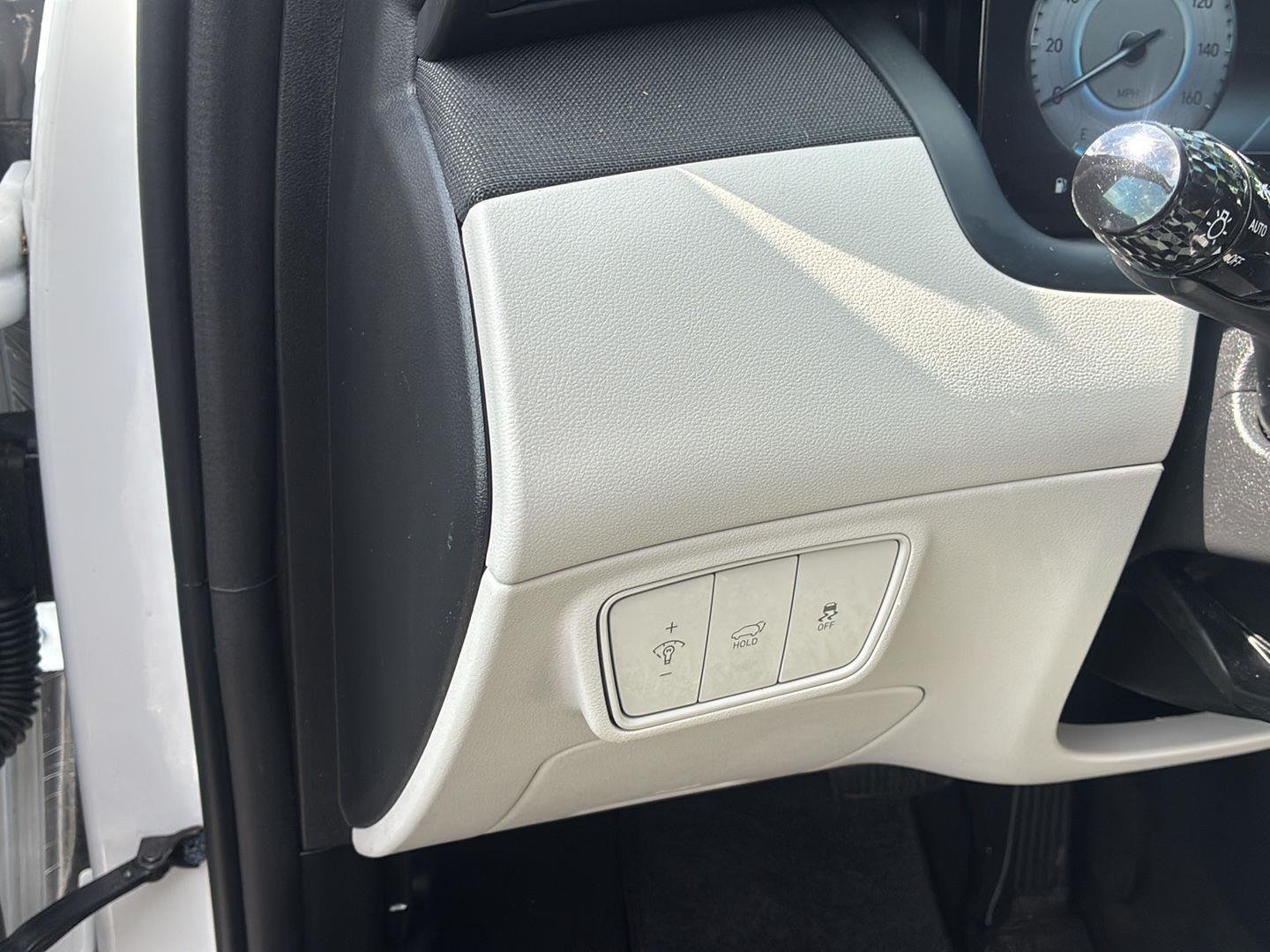 Used 2024 White Pearl Hyundai SEL image 28