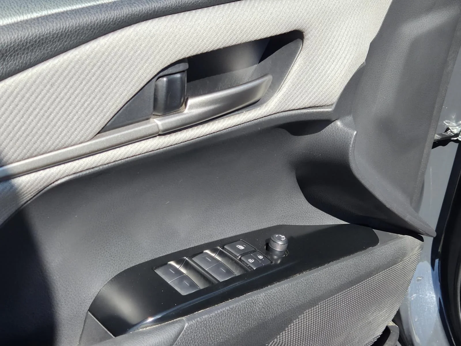 Used 2025 Gray Toyota SE (Natl) image 27