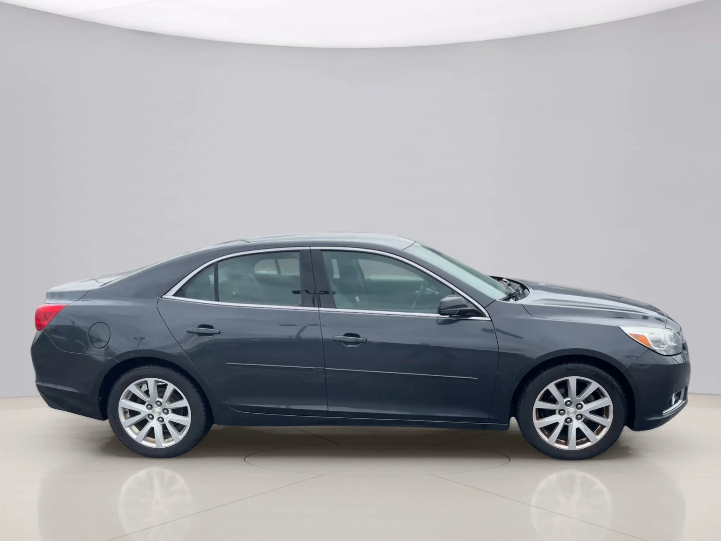 Used 2014 Gray Chevrolet 2LT image 4