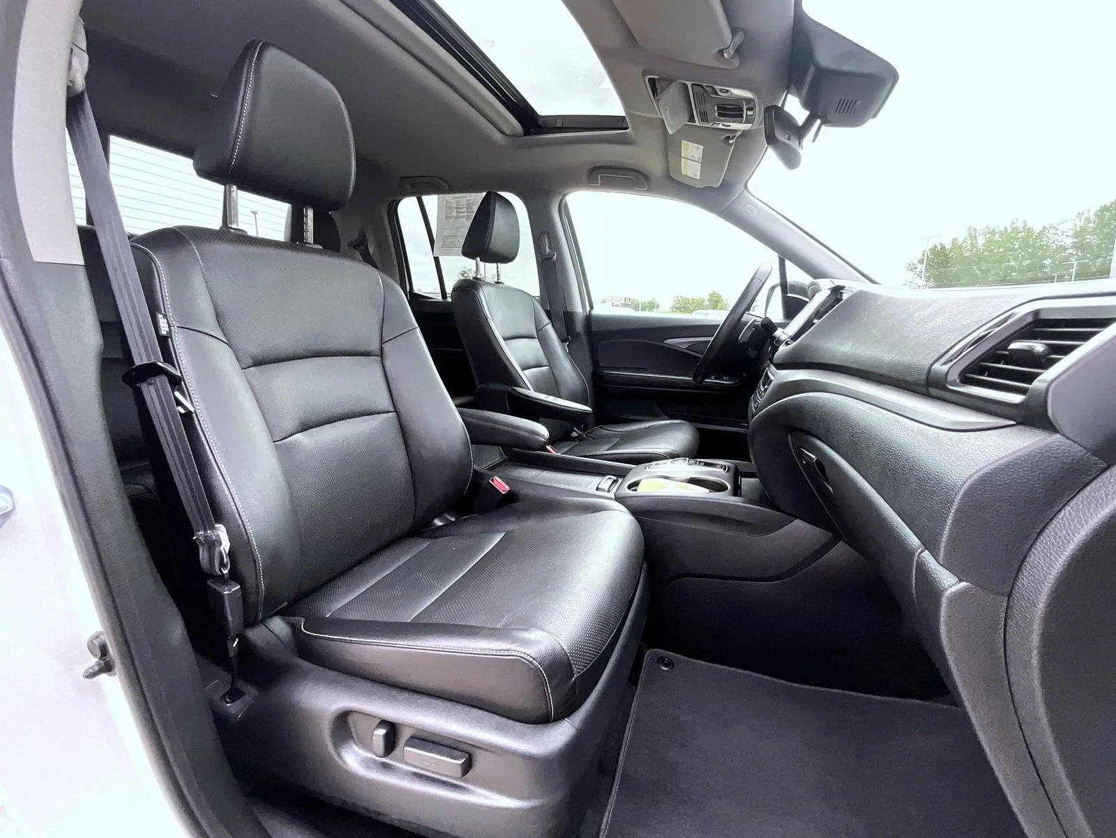Certified Used 2023 White Honda RTL image 15