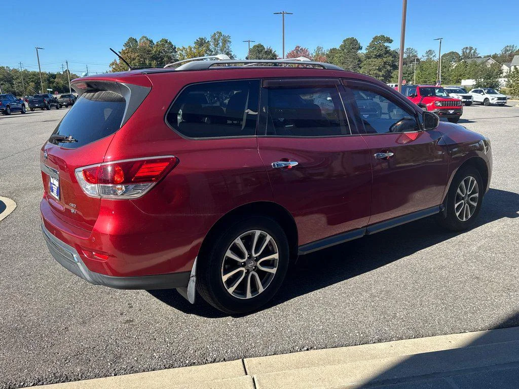 Used 2013 Cayenne Red Nissan 4WD 4dr SV image 4