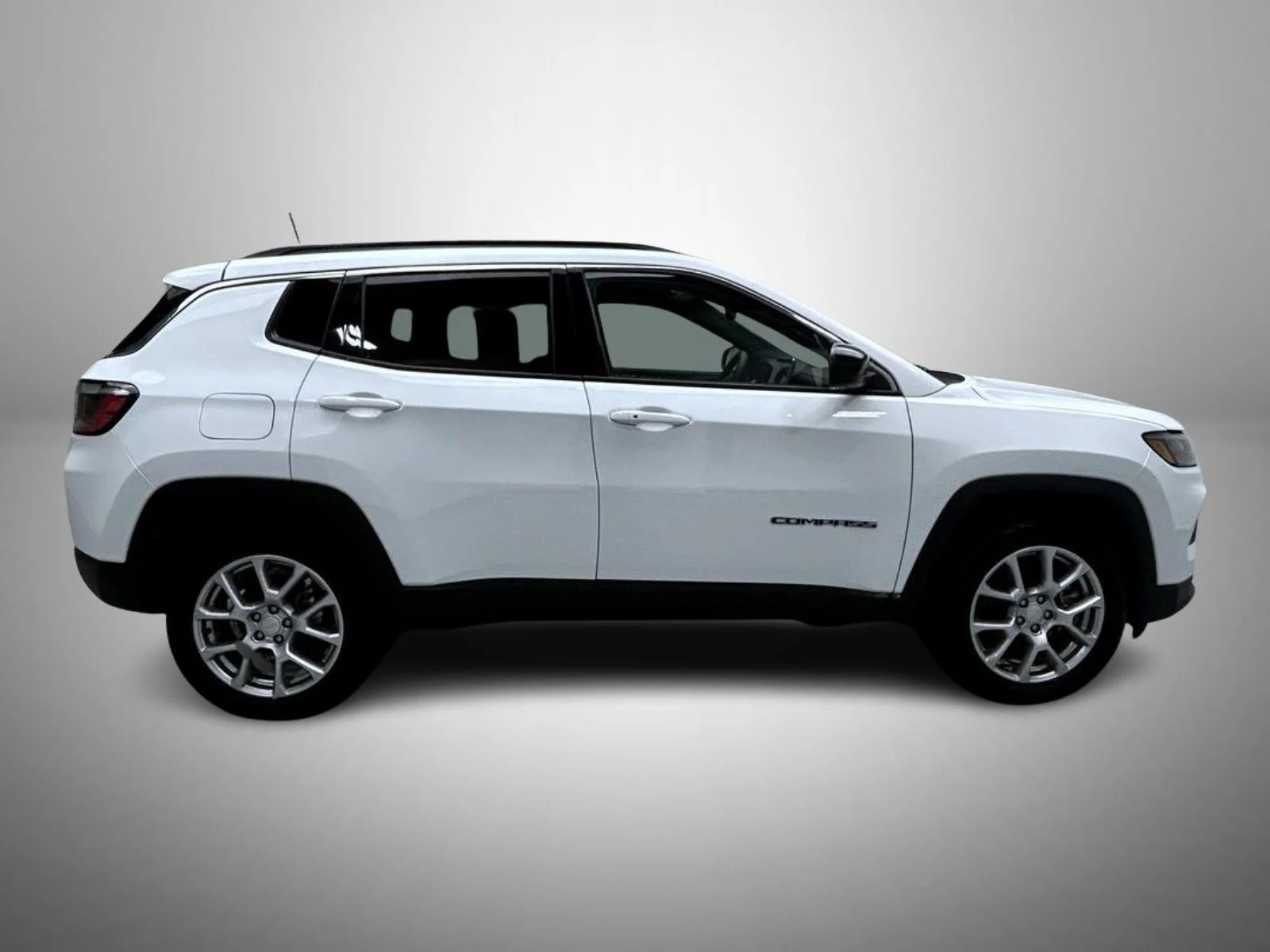 Used 2024 White Jeep Latitude Lux image 4