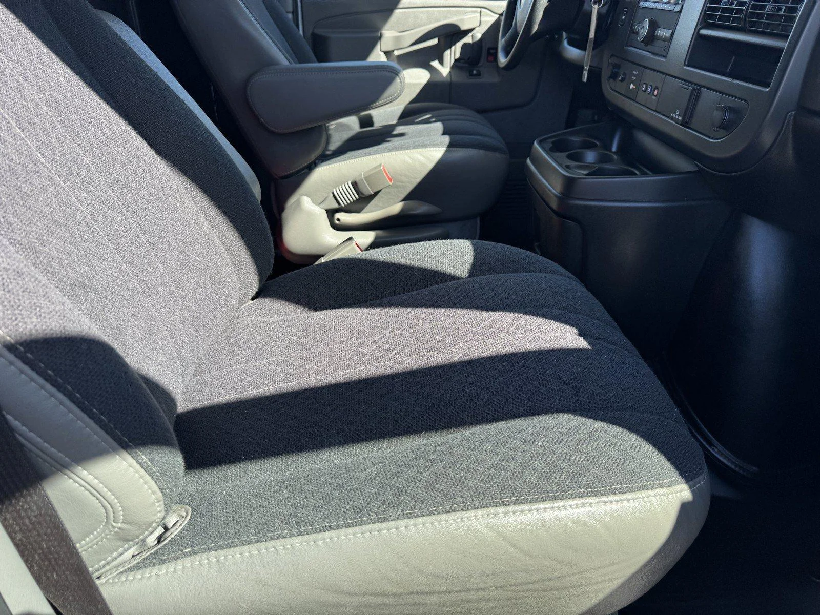 Used 2025 Summit White GMC Work Van image 8