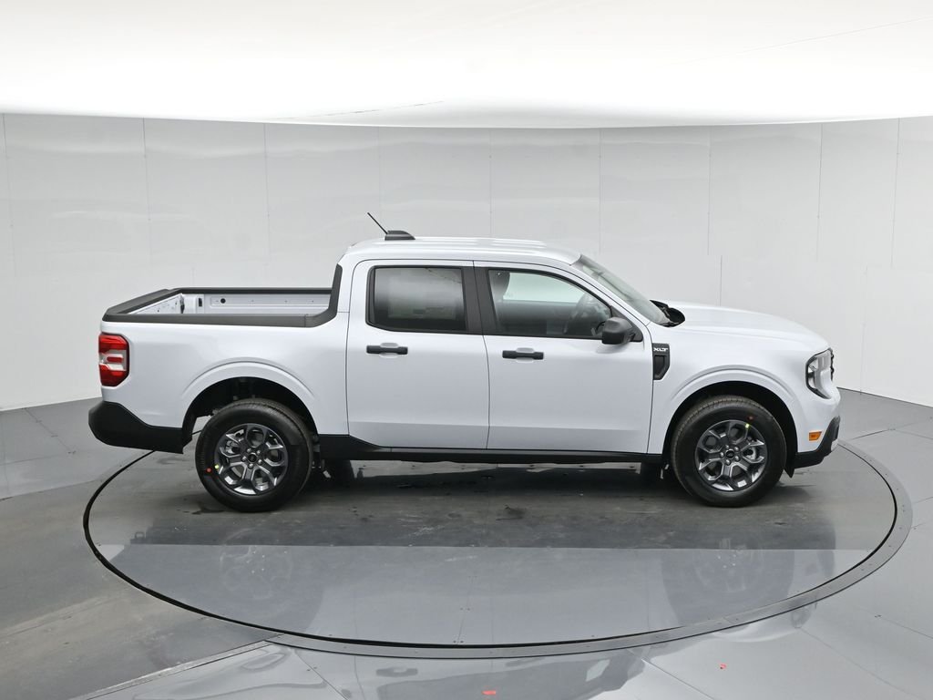 New 2026 Space White Metallic Ford XLT image 37