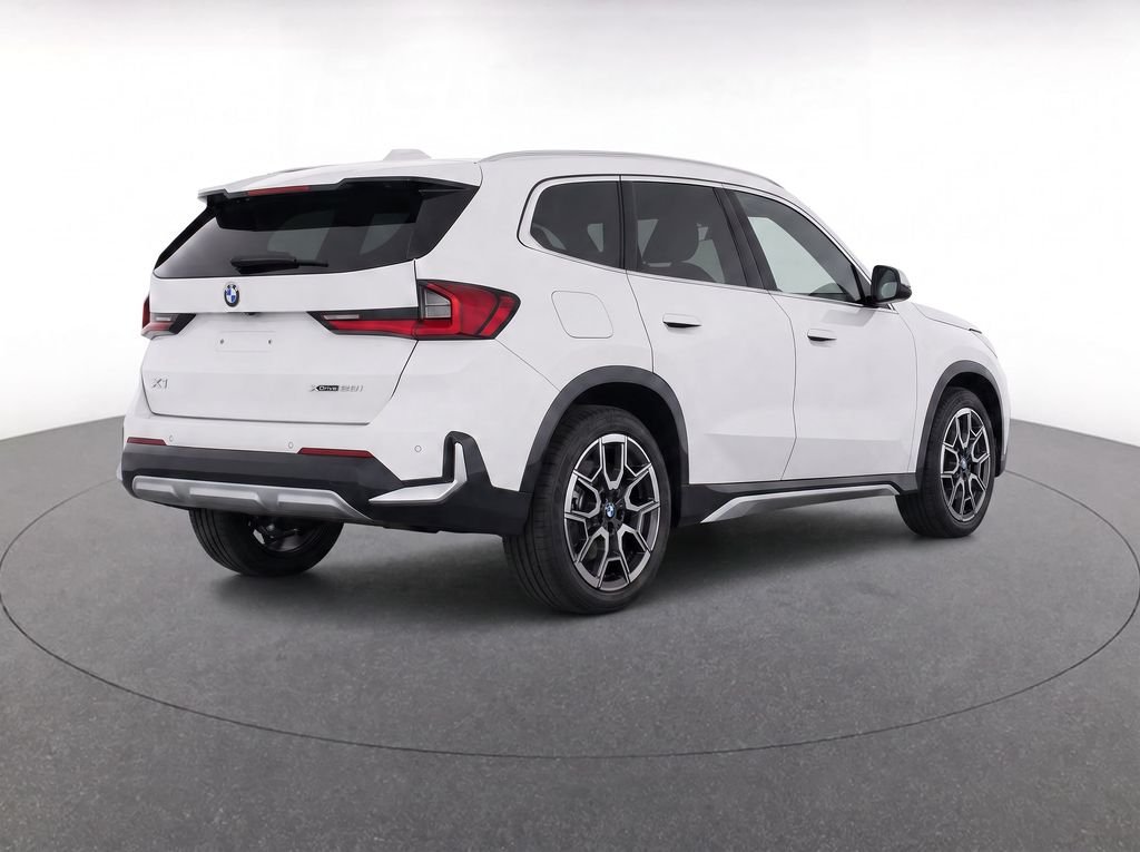 Used 2023 Alpine White BMW xDrive28i image 3