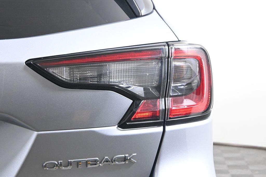 2025 Subaru Outback Limited - Photo 13