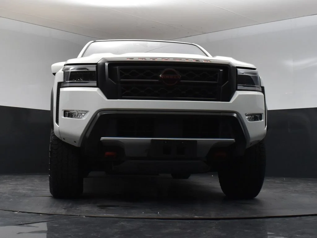 Used 2024 White Nissan PRO-4X image 30