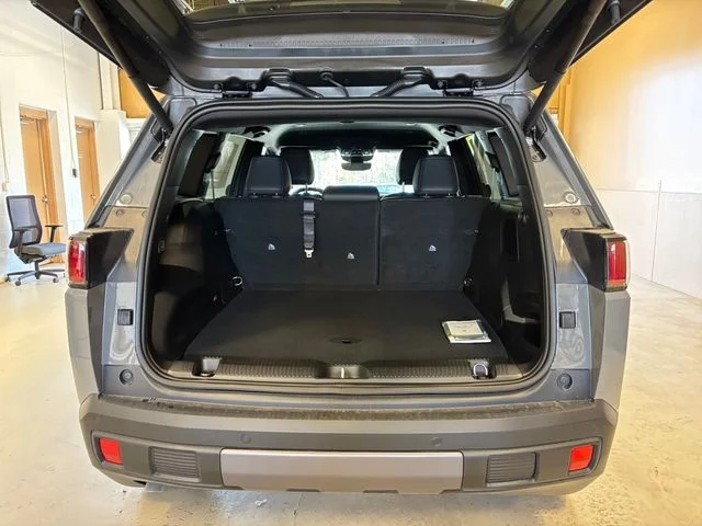 New 2026 Sting-Gray Jeep LIMITED 4X4 image 17