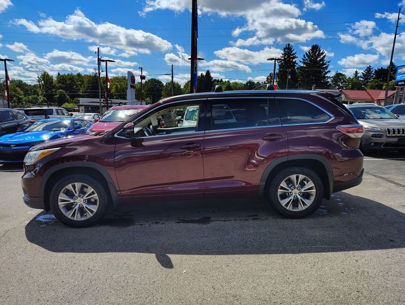 Used 2015 Red Toyota XLE V6 image 8