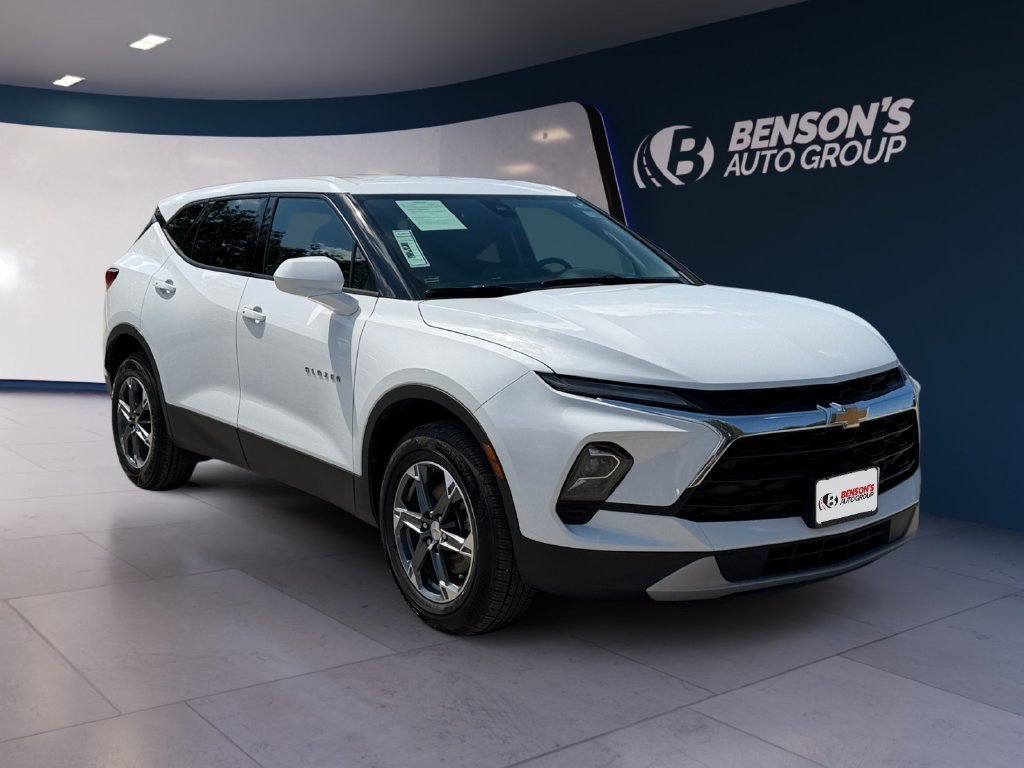 Used 2025 White Chevrolet LT image 7